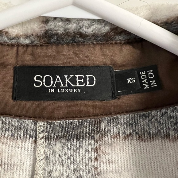 Women’s plaid shacket. - Picture 3 of 3